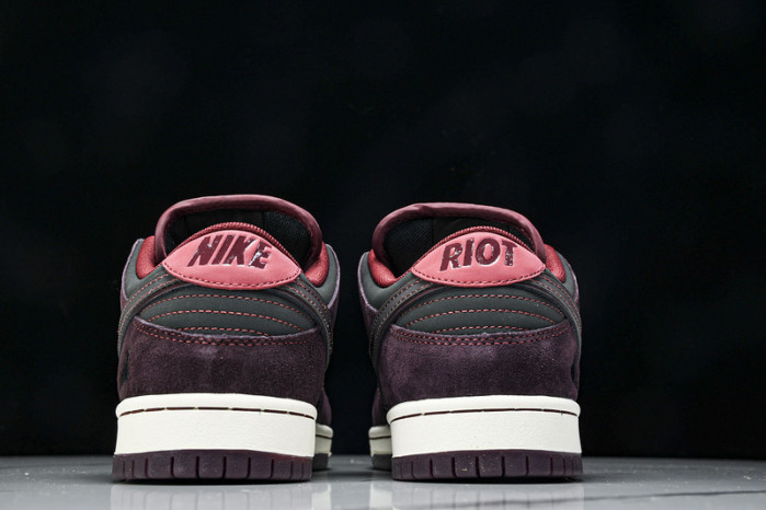 Riot Skateshop Nike SB Dunk Low FZ1289-200