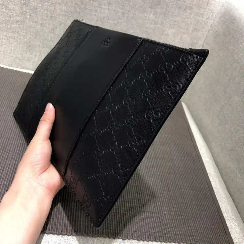 G*u*i bags 1917m0078