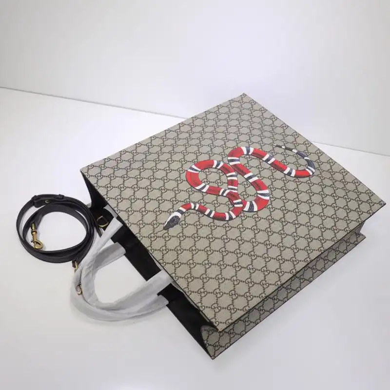 G*u*i tote bags 19gm0007