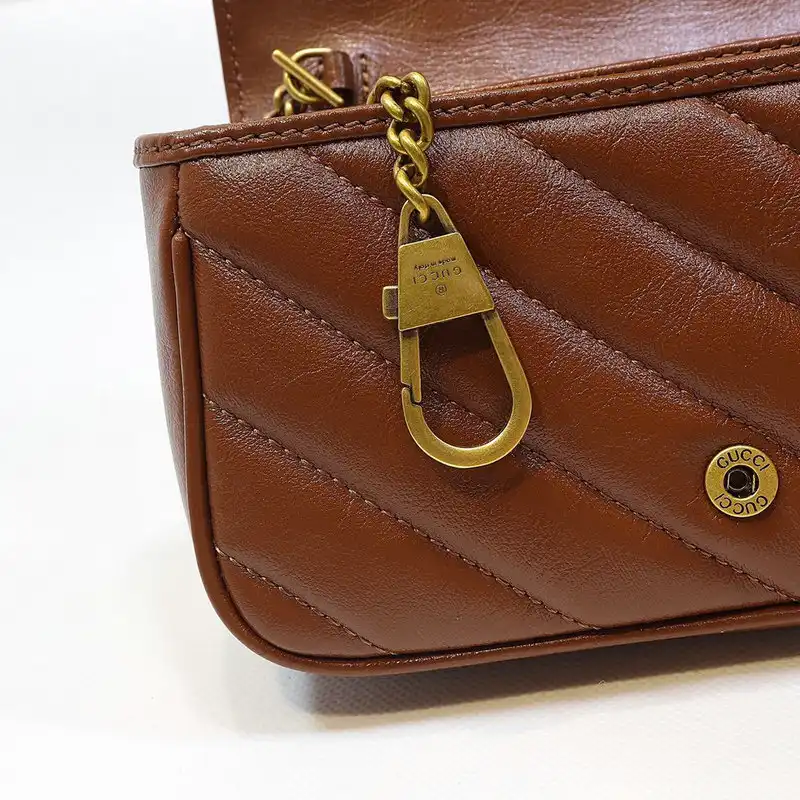 G*u*i bags 2012sh0004