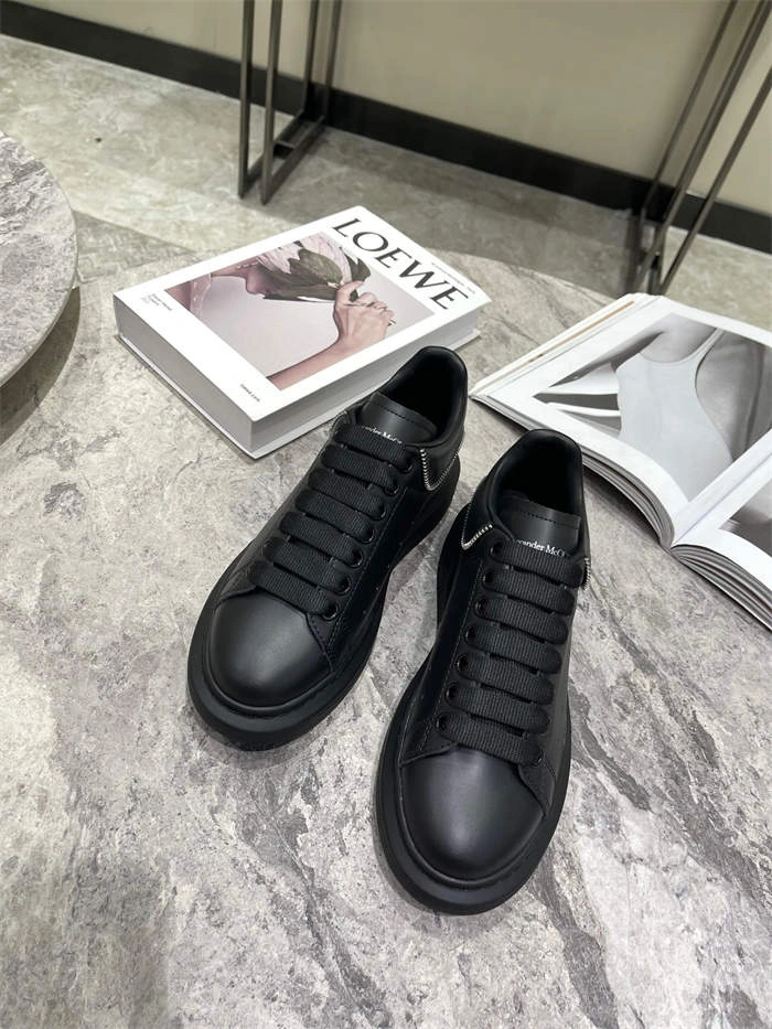 Alexander McQueen Oversized Classic 2580