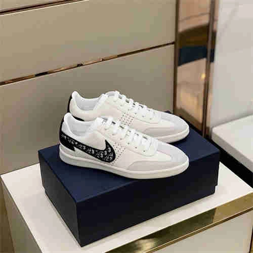 DR Sneaker Popular 1142