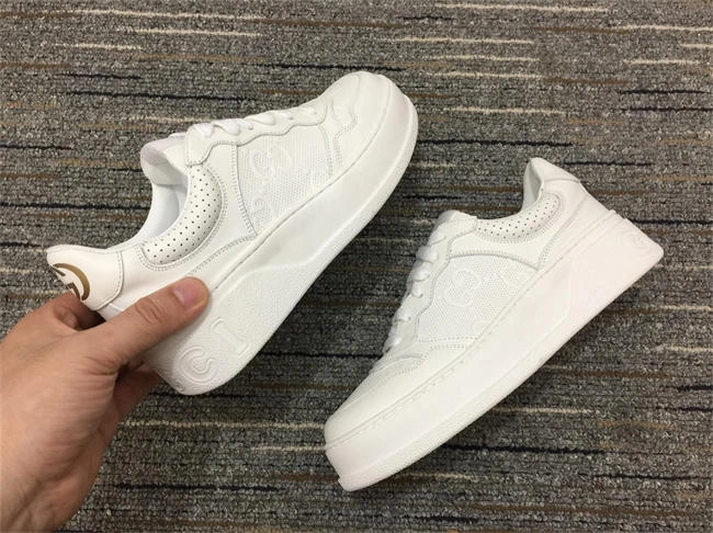 fashionable G*u*i low top sneaker 562