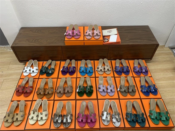 H Slipper Unisex 2365