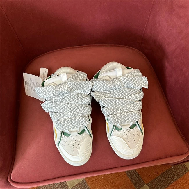 Vibrant Lanvon Curb Sneaker 911