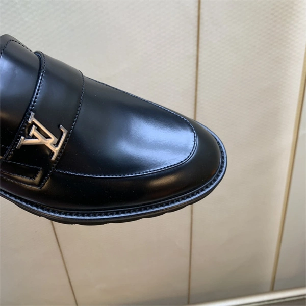 Sleek Lv Loafer 1885